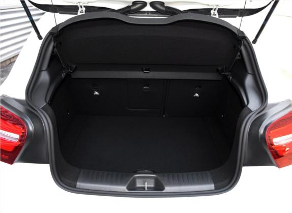 奔驰A级(进口) 2017款 A 200 极地限量版 车厢座椅   后备厢