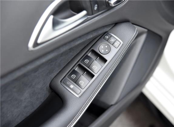 奔驰A级(进口) 2017款 A 200 极地限量版 车厢座椅   门窗控制