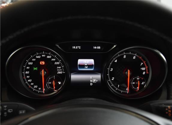 奔驰A级(进口) 2018款 A 200 时尚型 中控类   仪表盘