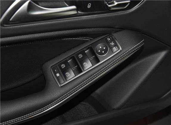 奔驰A级(进口) 2018款 A 200 时尚型 车厢座椅   门窗控制