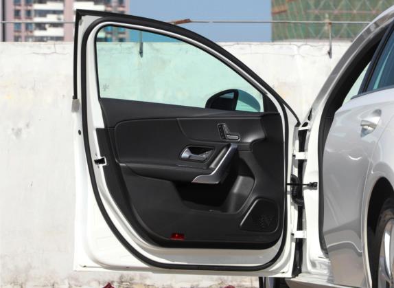 奔驰A级(进口) 2022款 A 200 时尚型 车厢座椅   前门板