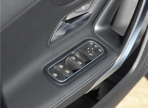 奔驰A级(进口) 2022款 A 200 时尚型 车厢座椅   门窗控制