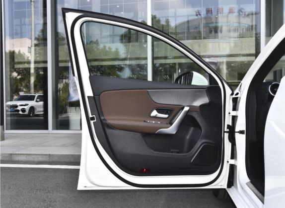 奔驰A级(进口) 2022款 改款二 A 200 动感型 车厢座椅   前门板