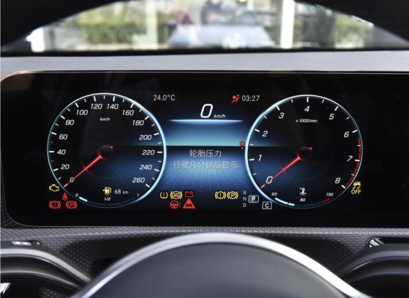 奔驰A级(进口) 2022款 改款二 A 200 动感型 中控类   仪表盘