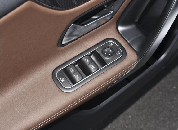 奔驰A级(进口) 2022款 改款二 A 200 动感型 车厢座椅   门窗控制