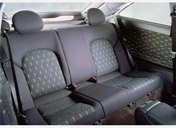 奔驰C级(进口) 2005款 C 200K Coupe 车厢座椅   后排空间