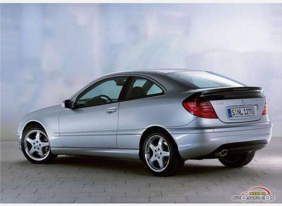 奔驰C级(进口) 2005款 C 200K Coupe 外观   斜后