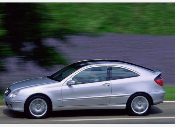 奔驰C级(进口) 2005款 C 200K Coupe 外观   正侧