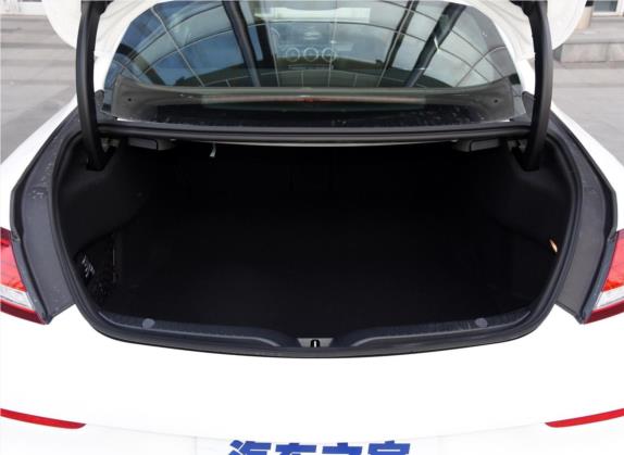 奔驰C级(进口) 2017款 改款 C 200 轿跑版 车厢座椅   后备厢