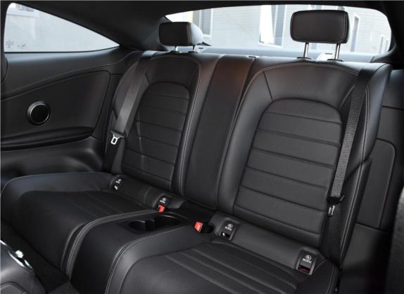 奔驰C级(进口) 2019款 C 260 4MATIC 轿跑车 车厢座椅   后排空间