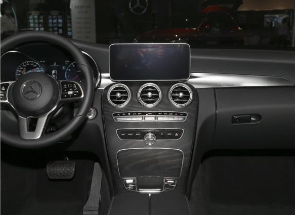 奔驰C级(进口) 2020款 改款 C 200 旅行轿车 中控类   中控台