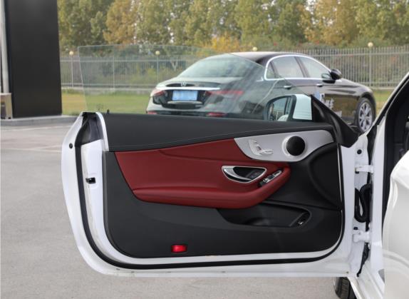奔驰C级(进口) 2021款 C 200 轿跑车 车厢座椅   前门板
