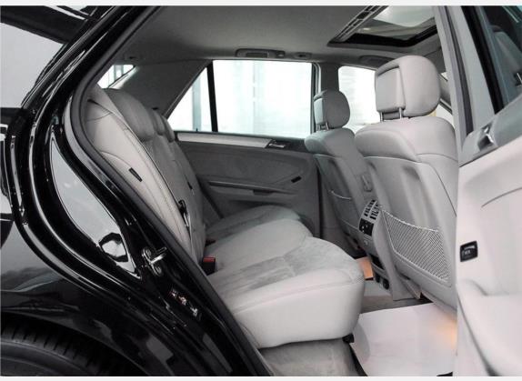奔驰M级 2006款 ML 350 运动型 车厢座椅   后排空间