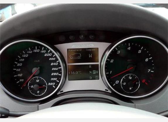 奔驰M级 2007款 ML 63 AMG 中控类   仪表盘