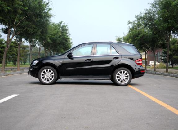 奔驰M级 2010款 ML 350 4MATIC豪华型特别版 外观   正侧