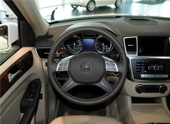 奔驰M级 2012款 ML 350 动感型 中控类   驾驶位