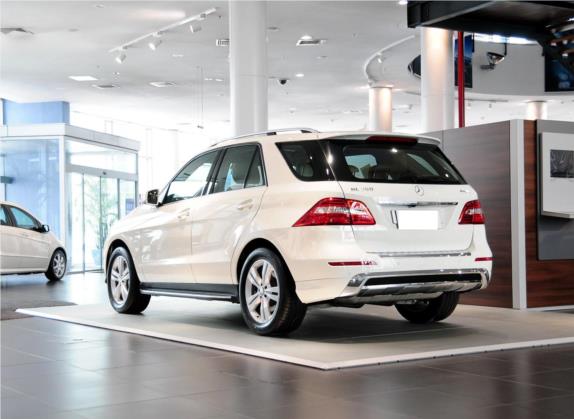 奔驰M级 2012款 ML 350 动感型 外观   斜后