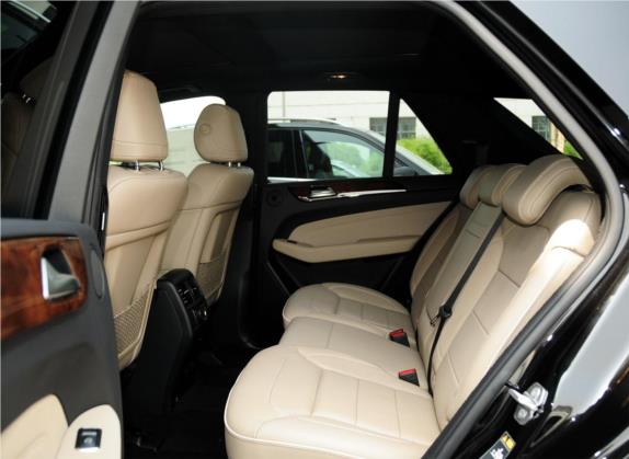 奔驰M级 2012款 ML 350 豪华型 车厢座椅   后排空间