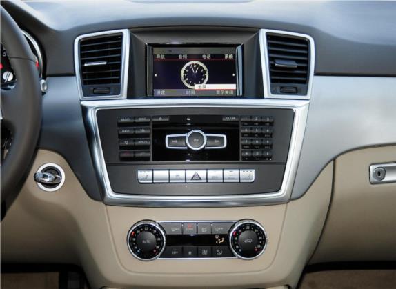 奔驰M级 2014款 ML 320 4MATIC 中控类   中控台