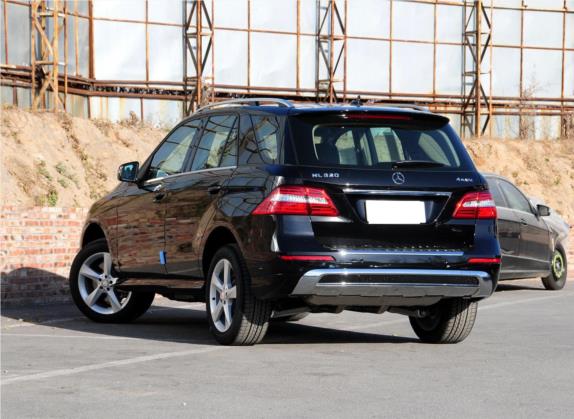 奔驰M级 2014款 ML 320 4MATIC 外观   斜后