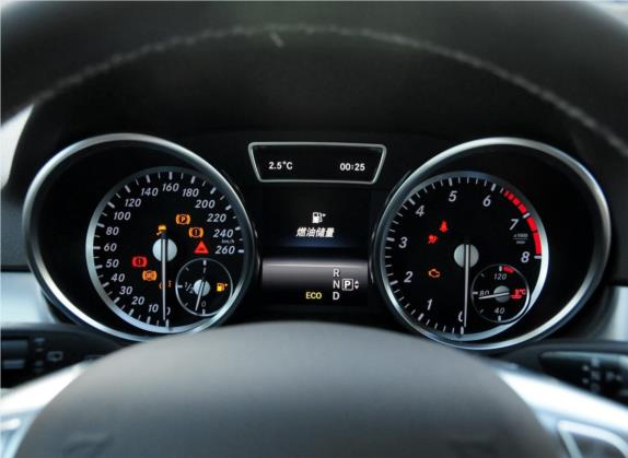 奔驰M级 2014款 ML 320 4MATIC 中控类   仪表盘