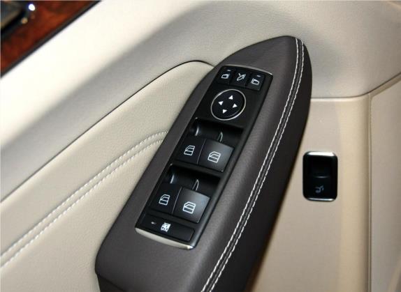 奔驰M级 2014款 ML 400 4MATIC动感型 车厢座椅   门窗控制
