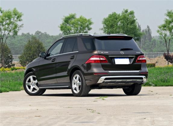 奔驰M级 2014款 ML 400 4MATIC豪华型 外观   斜后