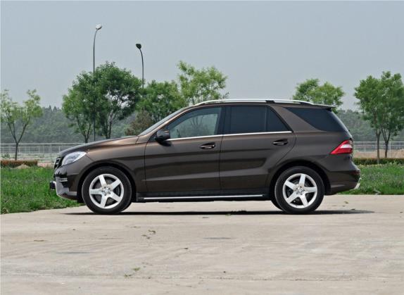 奔驰M级 2014款 ML 400 4MATIC豪华型 外观   正侧