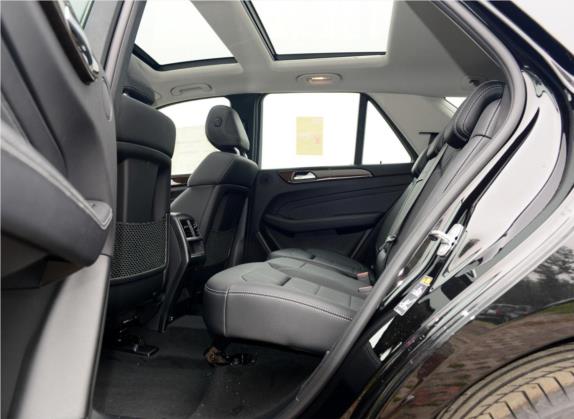 奔驰M级 2014款 ML 350 CDI 4MATIC 车厢座椅   后排空间