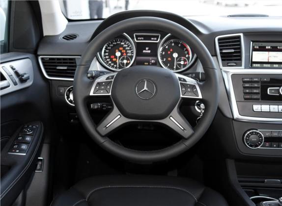 奔驰M级 2015款 ML 320 4MATIC 中控类   驾驶位