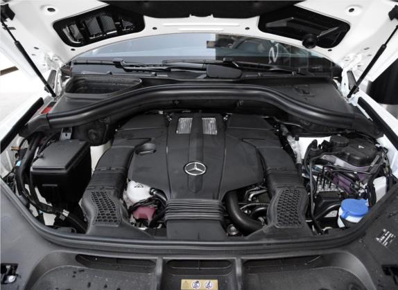 奔驰M级 2015款 ML 320 4MATIC 其他细节类   发动机舱
