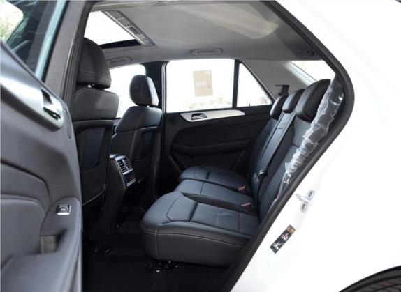 奔驰M级 2015款 ML 320 4MATIC 车厢座椅   后排空间
