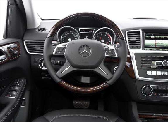 奔驰M级 2015款 ML 400 4MATIC豪华型 中控类   驾驶位