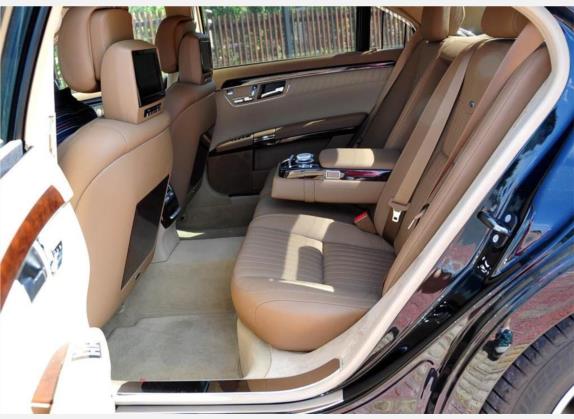 奔驰S级 2008款 S 600 L 车厢座椅   后排空间