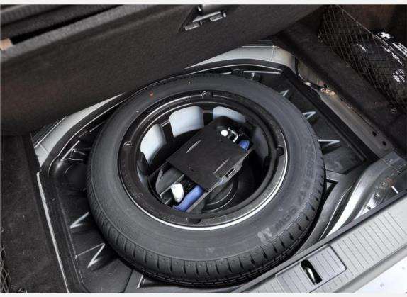 奔驰S级 2008款 S 300 L 尊贵型 其他细节类   备胎