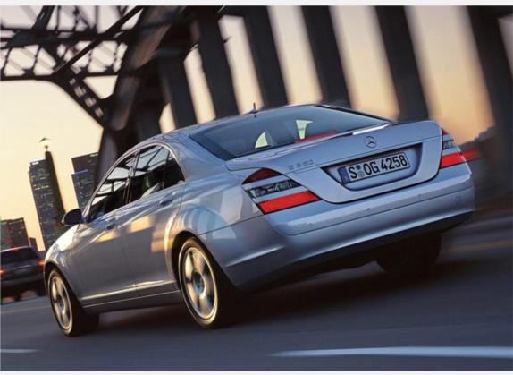 奔驰S级 2008款 S 350 L 4MATIC 外观   斜后