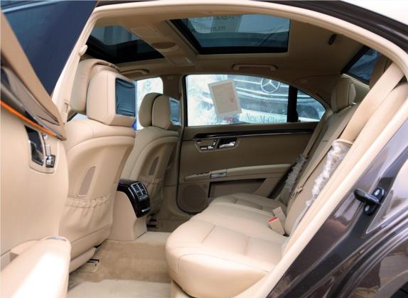 奔驰S级 2010款 S 400 L HYBRID 车厢座椅   后排空间