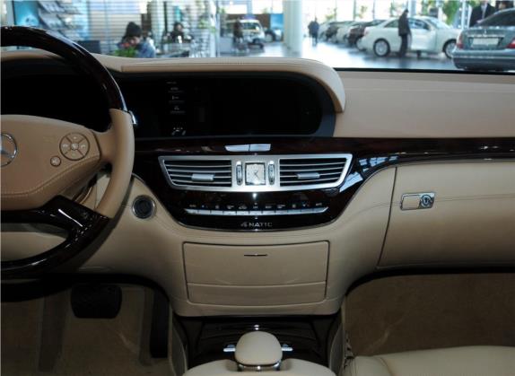 奔驰S级 2011款 S 500 L CGI 4MATIC 中控类   中控台