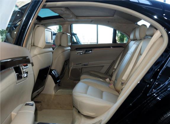 奔驰S级 2011款 S 500 L CGI 4MATIC 车厢座椅   后排空间