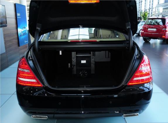 奔驰S级 2011款 S 500 L CGI 4MATIC 车厢座椅   后备厢