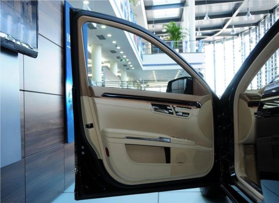 奔驰S级 2011款 S 500 L CGI 4MATIC 车厢座椅   前门板