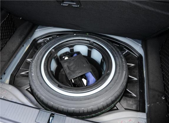 奔驰S级 2012款 S 350 L Grand Edition 其他细节类   备胎