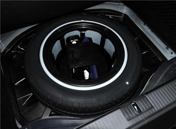 奔驰S级 2012款 S 300 L 尊贵型 Grand Edition 其他细节类   备胎