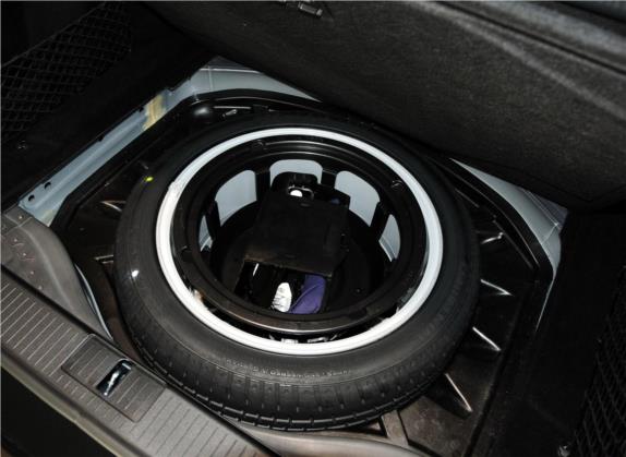 奔驰S级 2012款 S 500 L 4MATIC Grand Edition 其他细节类   备胎