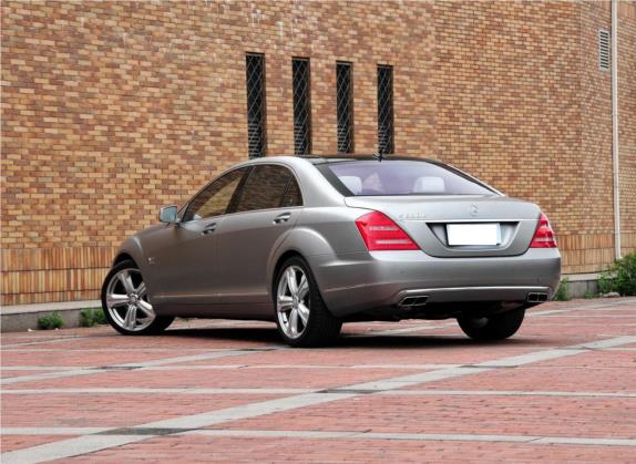 奔驰S级 2012款 S 600 L Grand Edition designo 外观   斜后