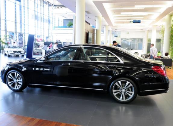 奔驰S级 2014款 S 400 L HYBRID 外观   正侧