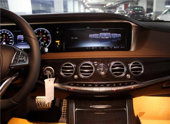奔驰S级 2016款 S 500 L 4MATIC 中控类   中控台
