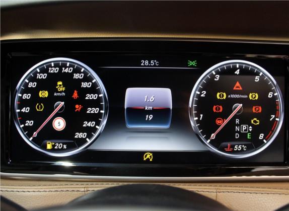 奔驰S级 2016款 S 500 L 4MATIC 中控类   仪表盘