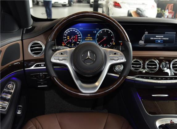 奔驰S级 2019款 S 350 L 尊贵型 中控类   驾驶位
