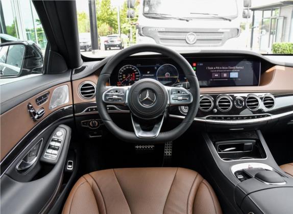 奔驰S级 2019款 S 450 L 4MATIC 中控类   驾驶位
